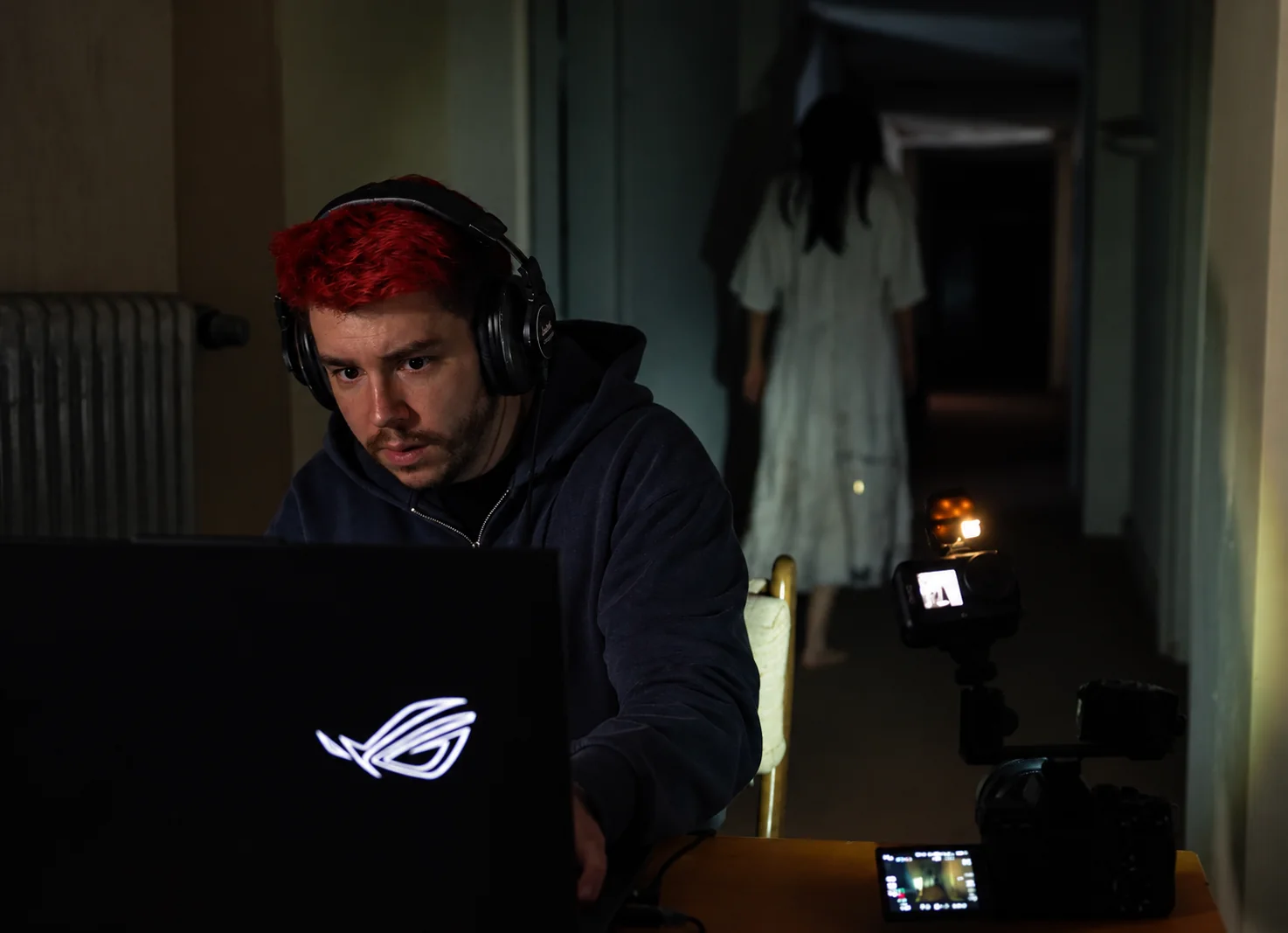 Behind the scenes of a horror production